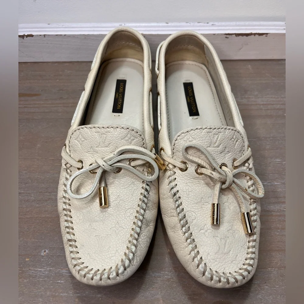 Auth Louis Vuitton Cream Monogram Embossed Leather Gloria Loafers Size 35 US 4.5